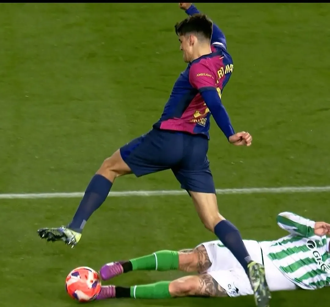 曼城强势巴萨，范佩西关键制胜的简单介绍