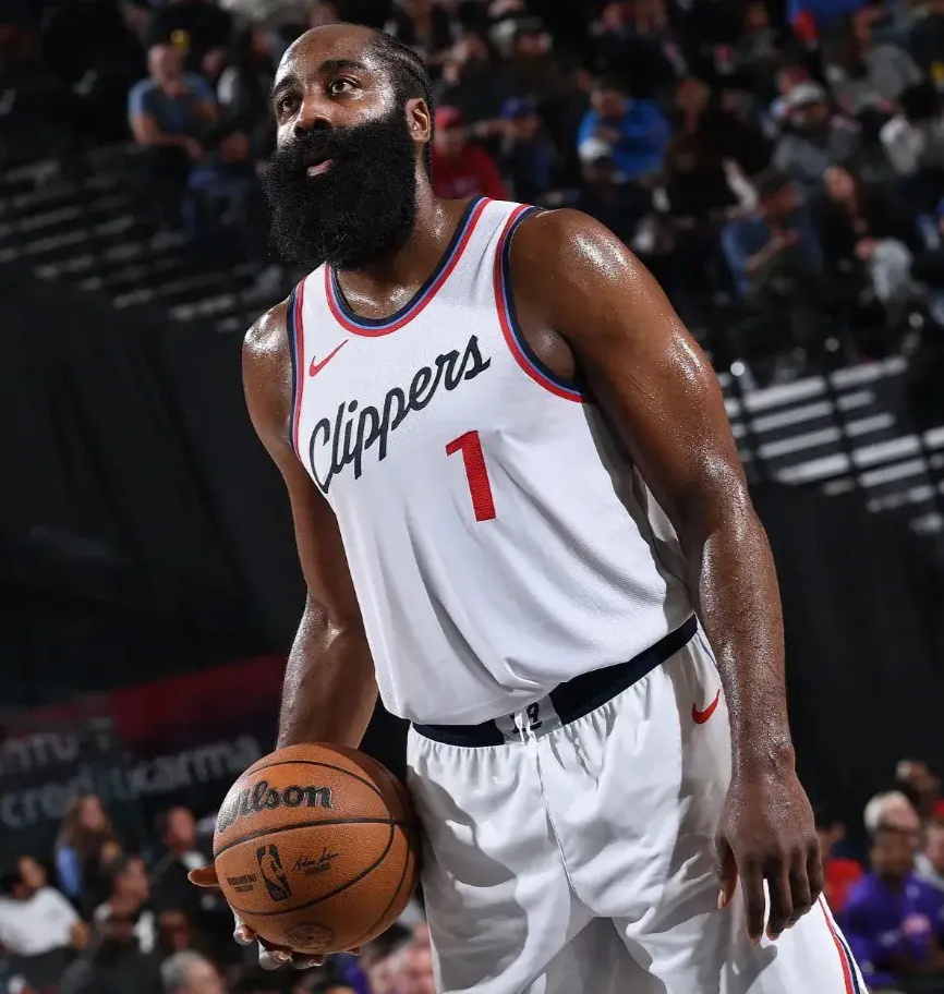 关于凯尔特人鏖战快船，哈登关键制胜的信息