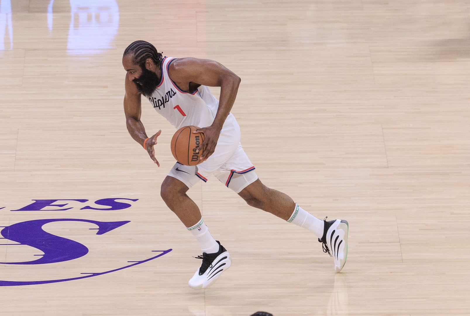 关于凯尔特人鏖战快船，哈登关键制胜的信息