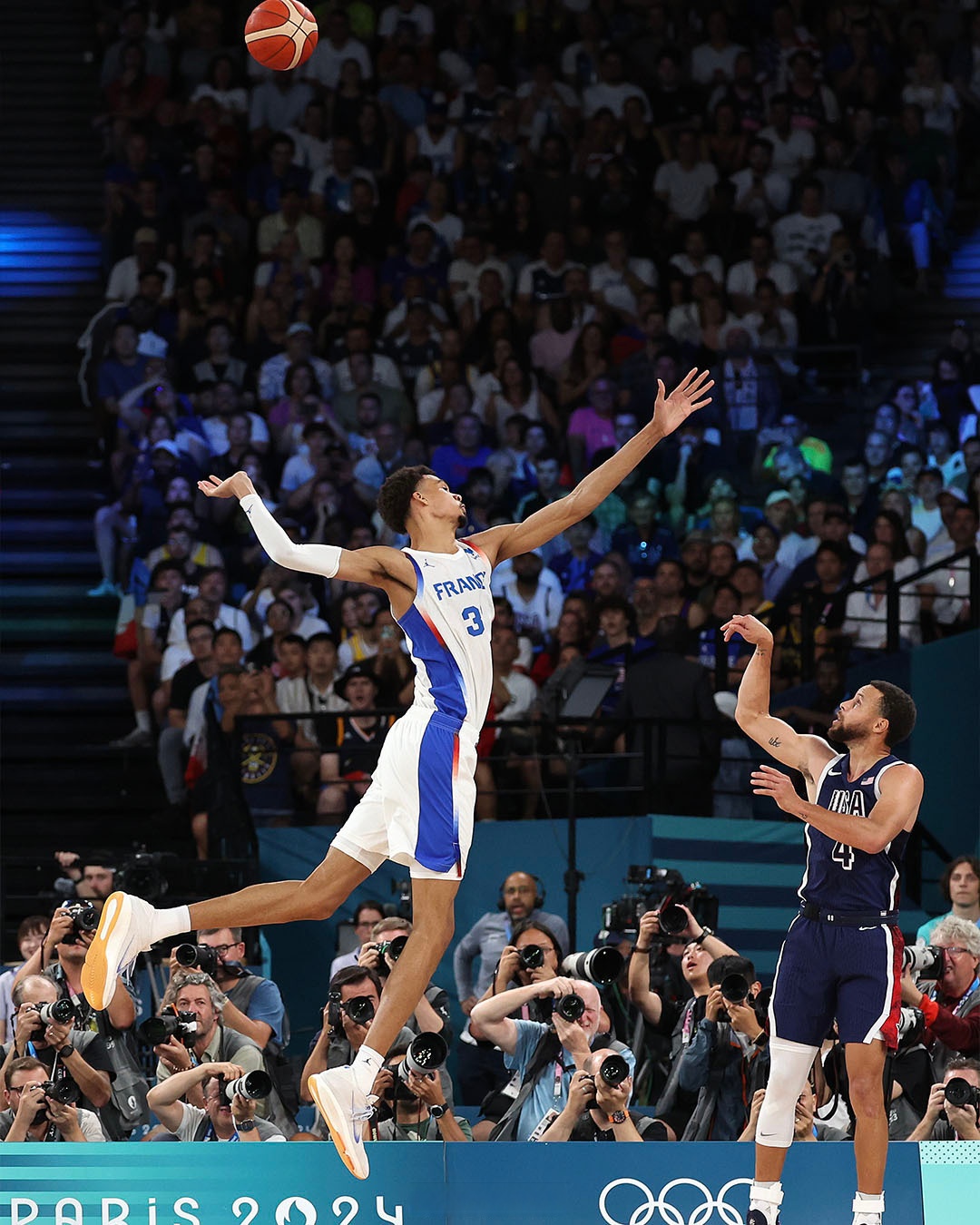 包含篮球生涯巅峰时刻：美国队挺进冠军战的词条