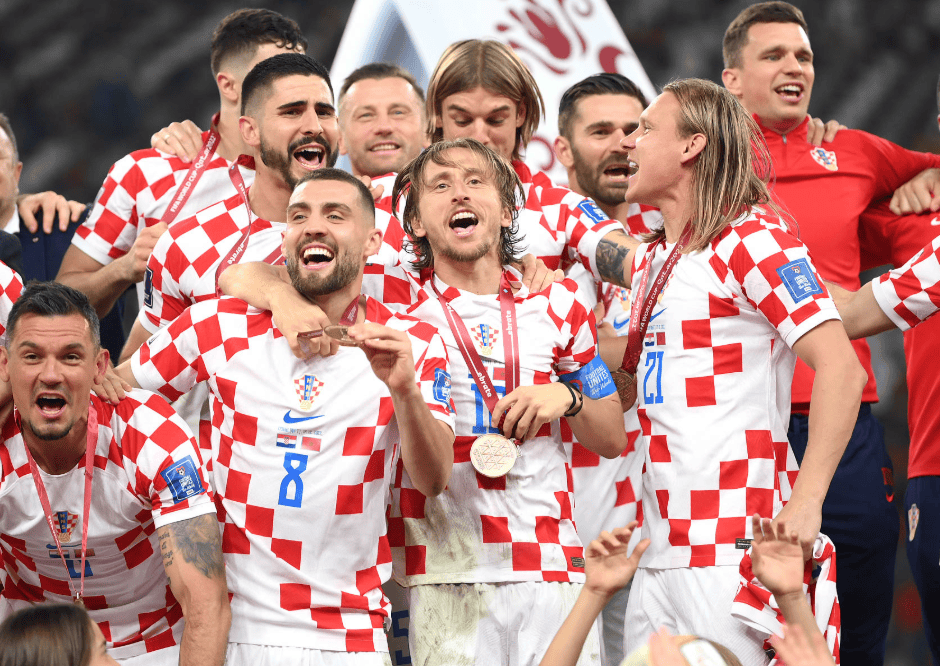 包含克罗地亚主场击溃波兰，克罗地亚-小胜瑞典的词条