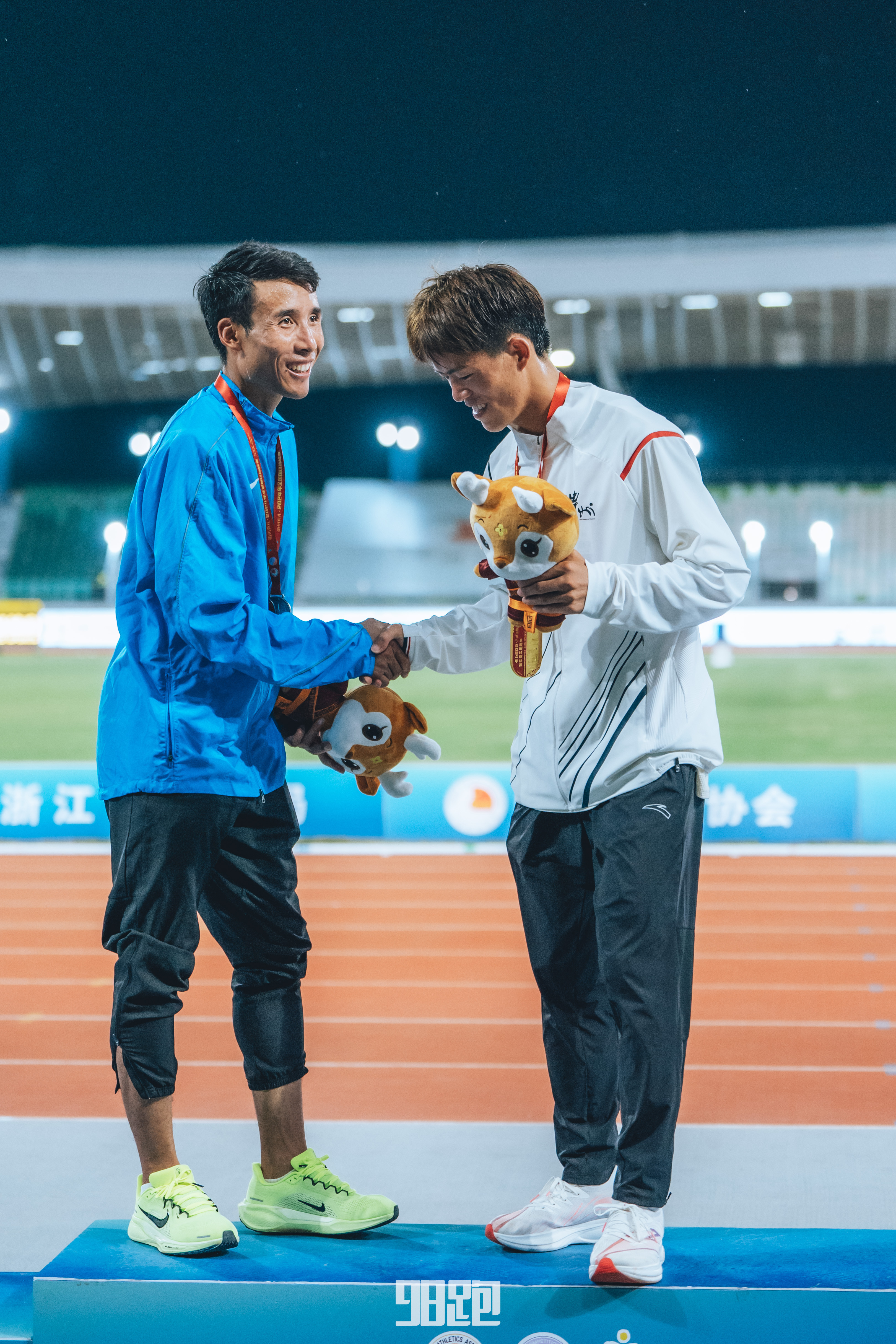 东非长跑选手夺得多个金牌，刷新纪录