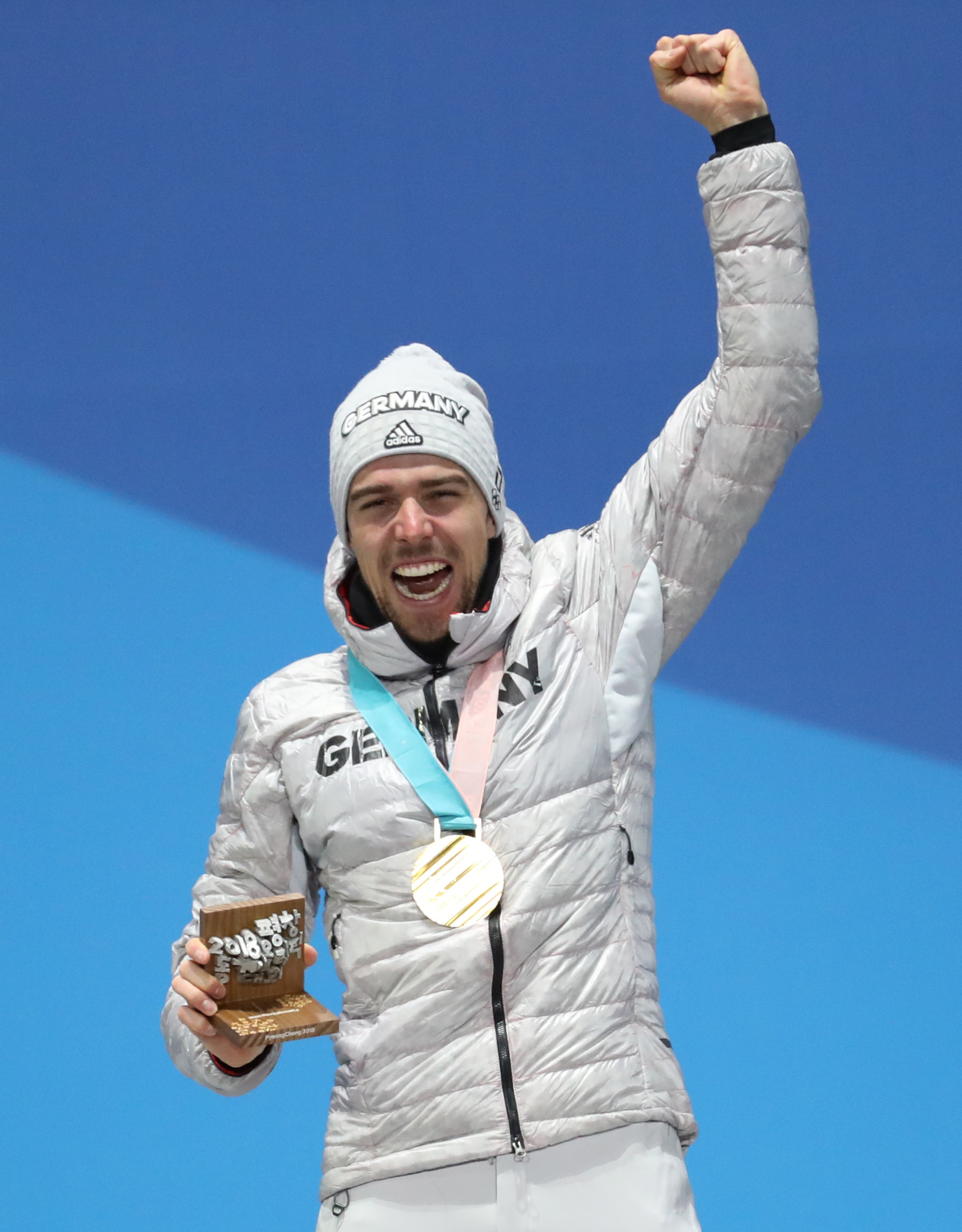 加拿大选手包揽滑雪比赛奖牌 加拿大选手包揽滑雪比赛奖牌