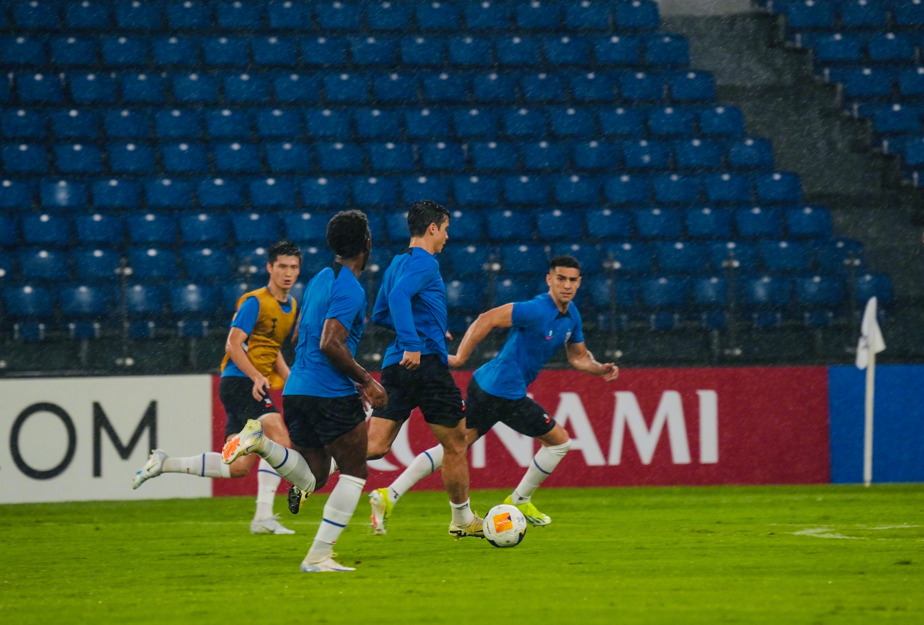 意大利联赛季前热身赛精彩纷呈，球员表现抢眼