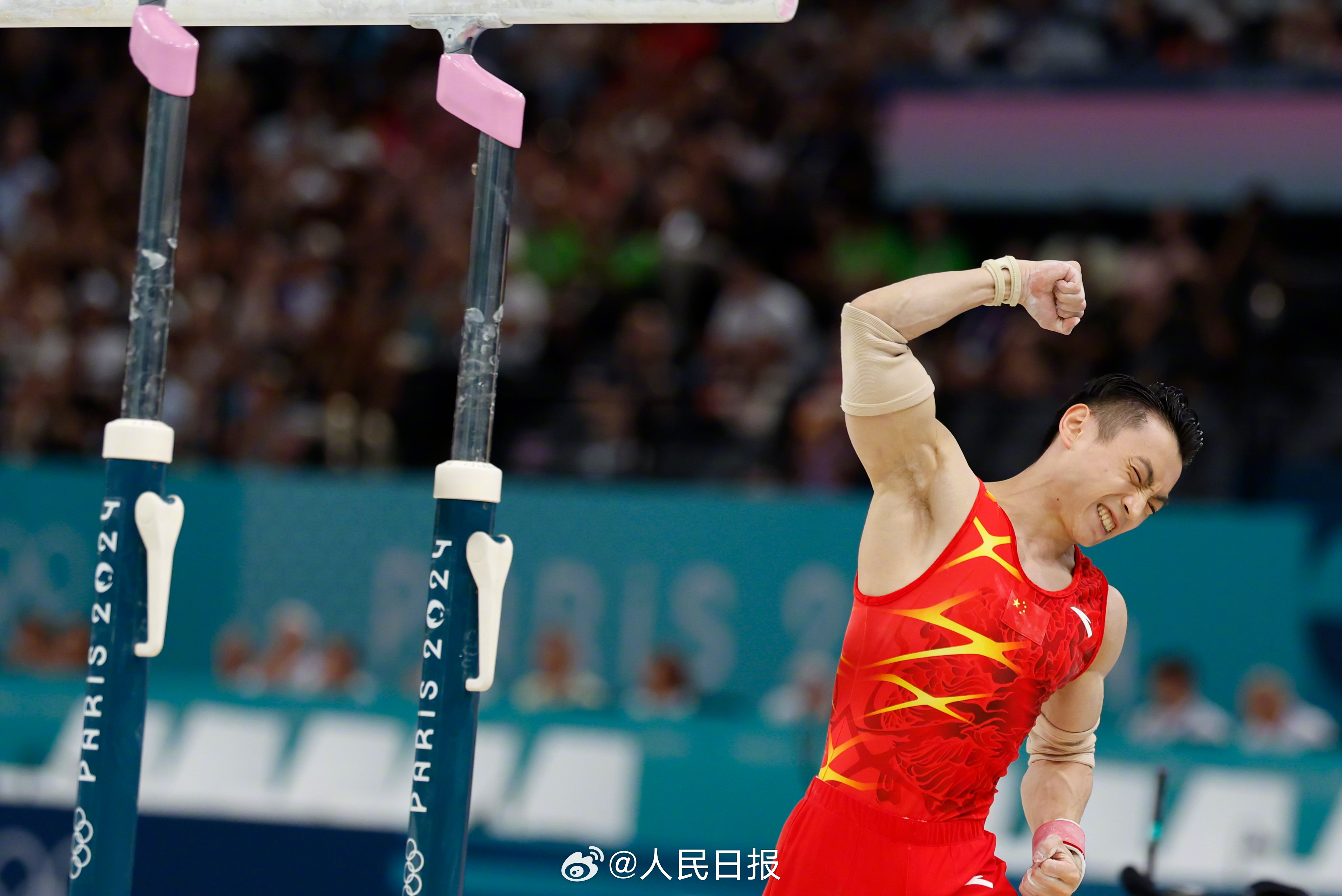 体操项目中优异表现，赢得观众掌声