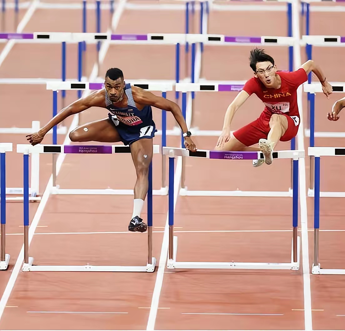冲刺瞬间惊心动魄,选手触碰终点线的简单介绍 冲刺瞬间惊心动魄,选手触碰终点线的简单介绍
