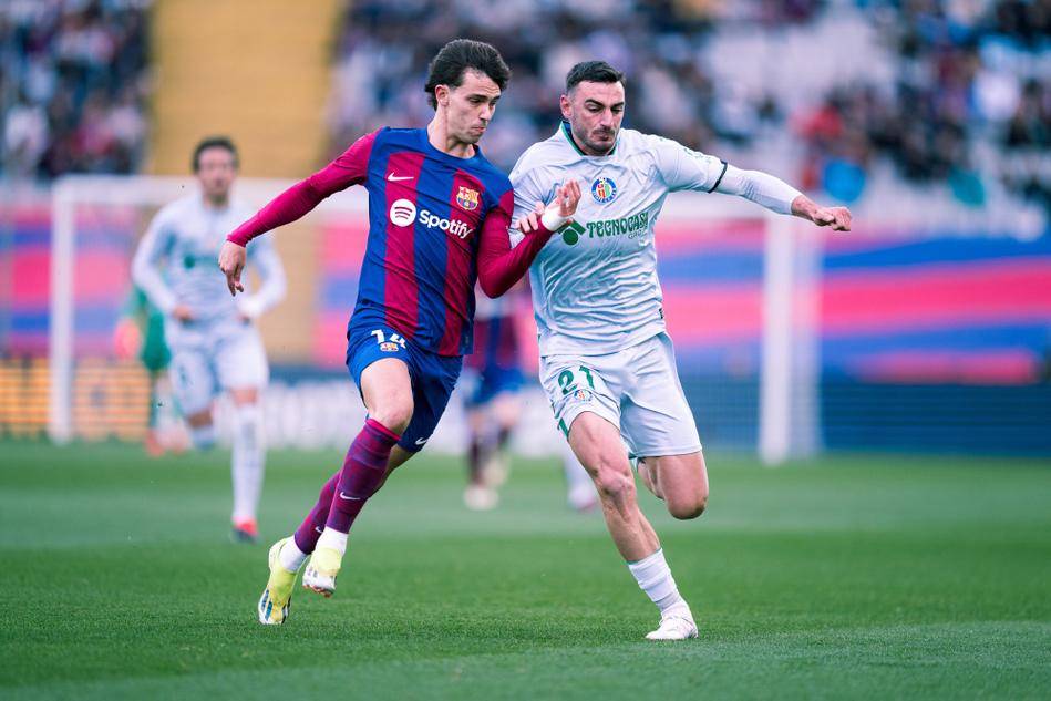 塞维利亚队主场大胜，不败连续