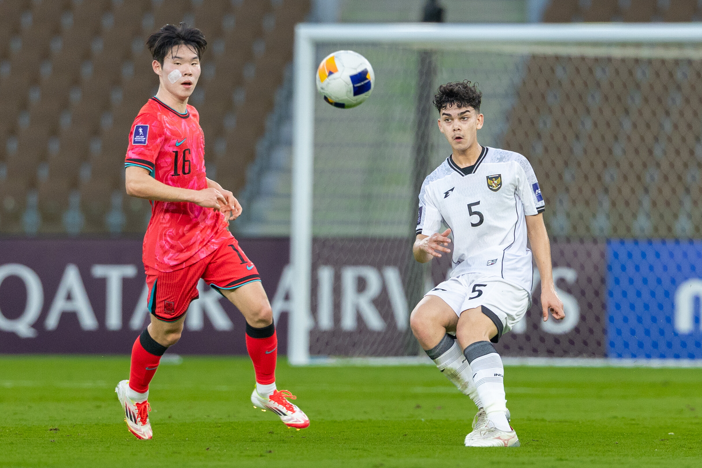 赛场氛围浓厚热烈，球队实力对比凸显技术实力的简单介绍