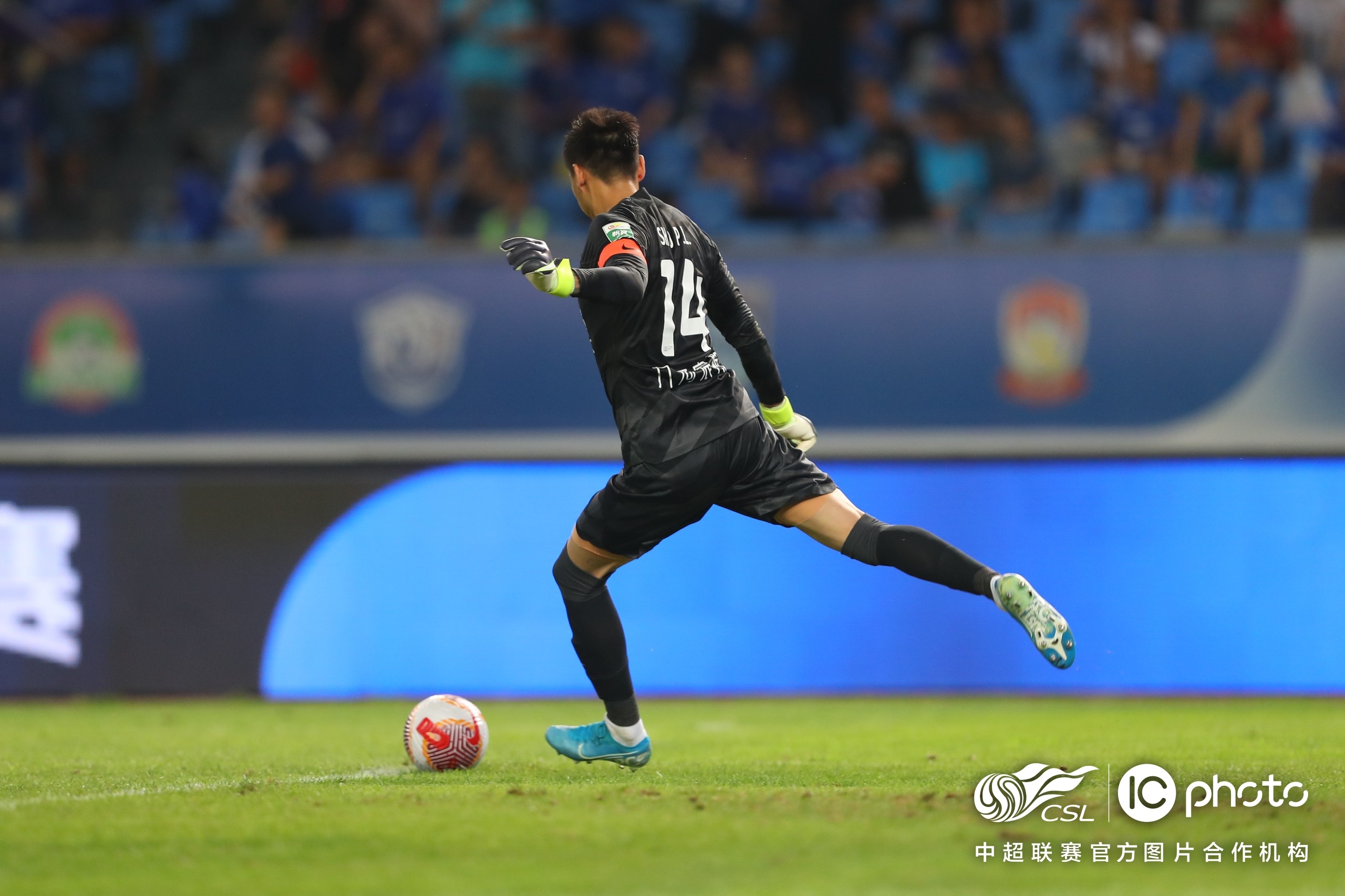 中场核心中场发挥稳定主场取胜