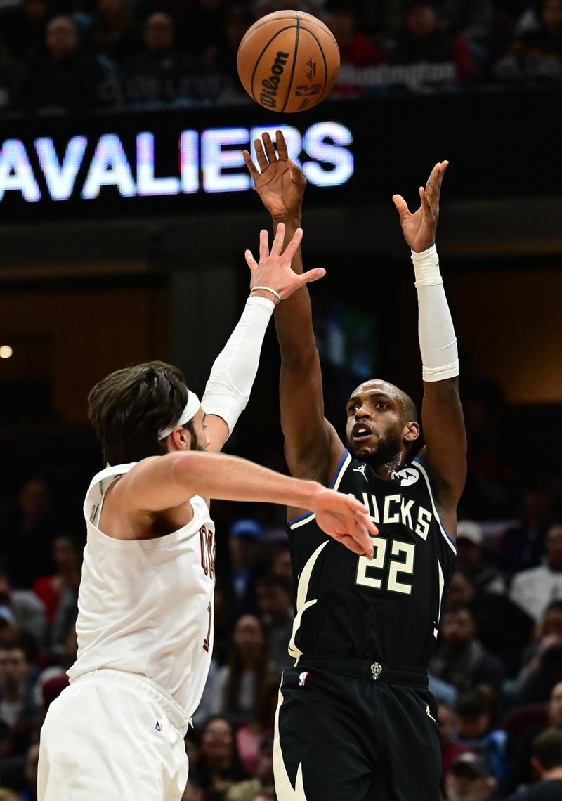 法国男篮险胜雄鹿,伦纳德送出助攻 法国男篮险胜雄鹿,伦纳德送出助攻