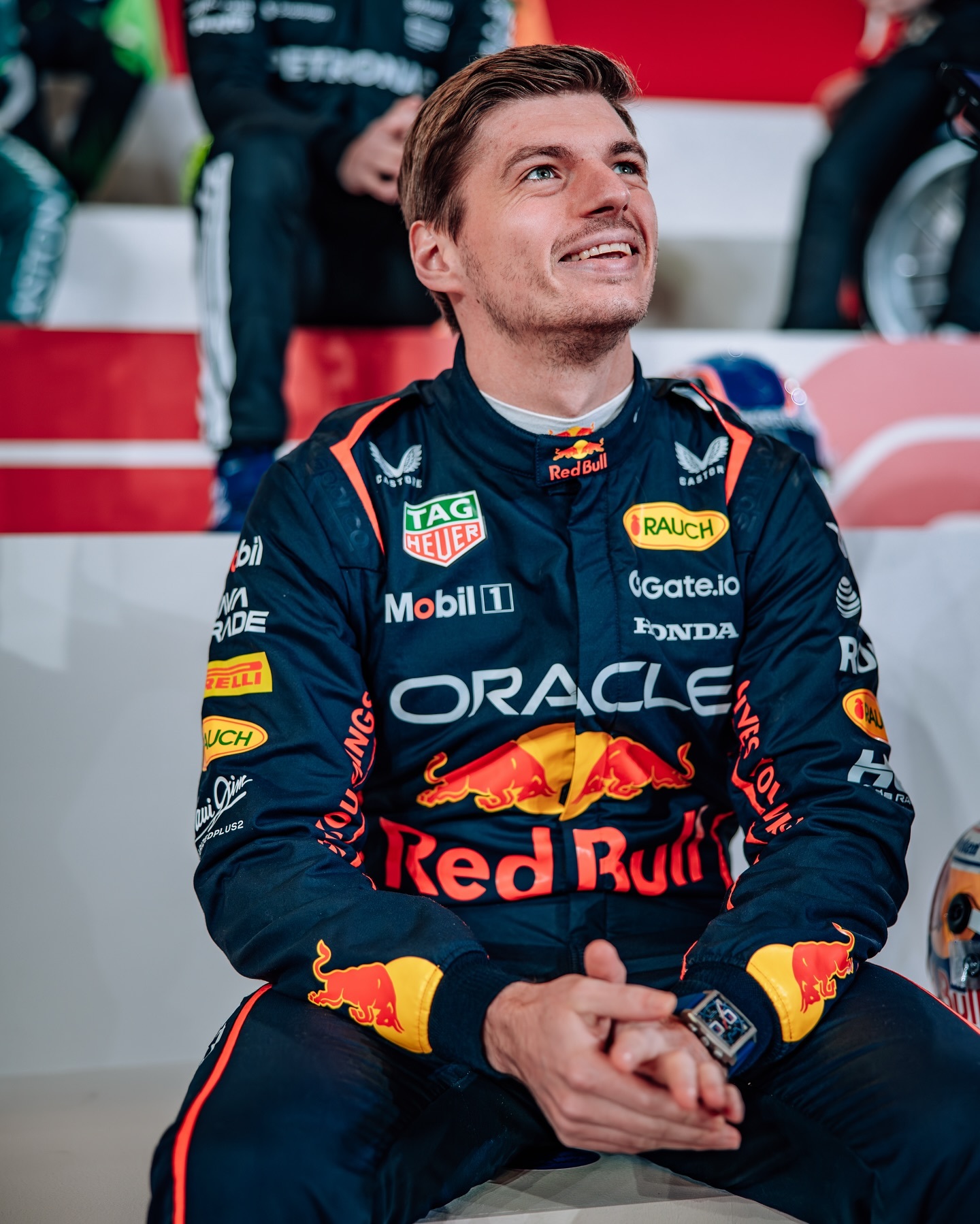 包含雷诺车队完胜红牛二队，诺里斯统治全场的词条