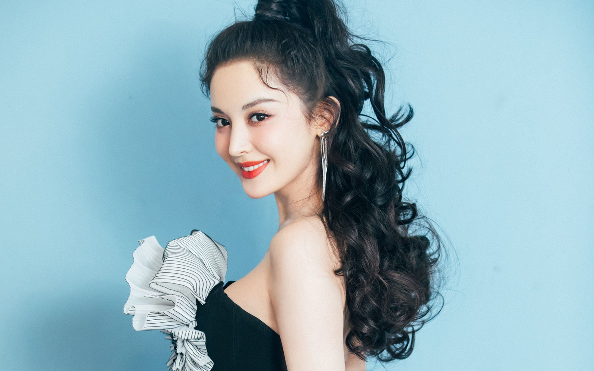 利拉德数据全面爆炸，爵士争冠战惊险战胜新疆队