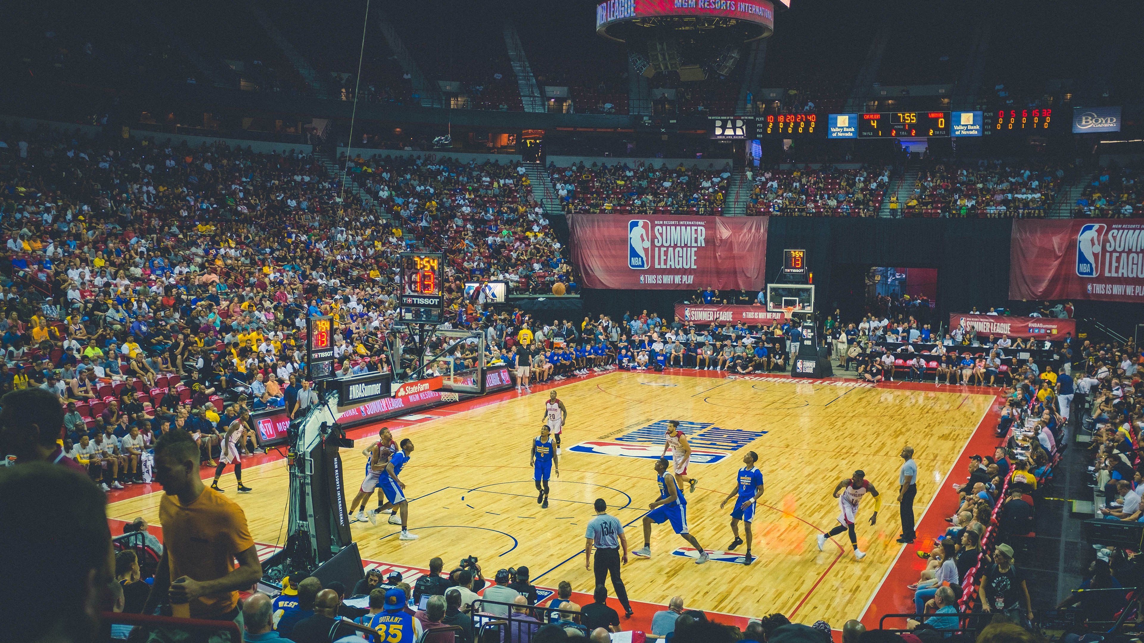 爱德华兹狂飙破纪录,森林狼爵士式速胜掘金引爆联盟