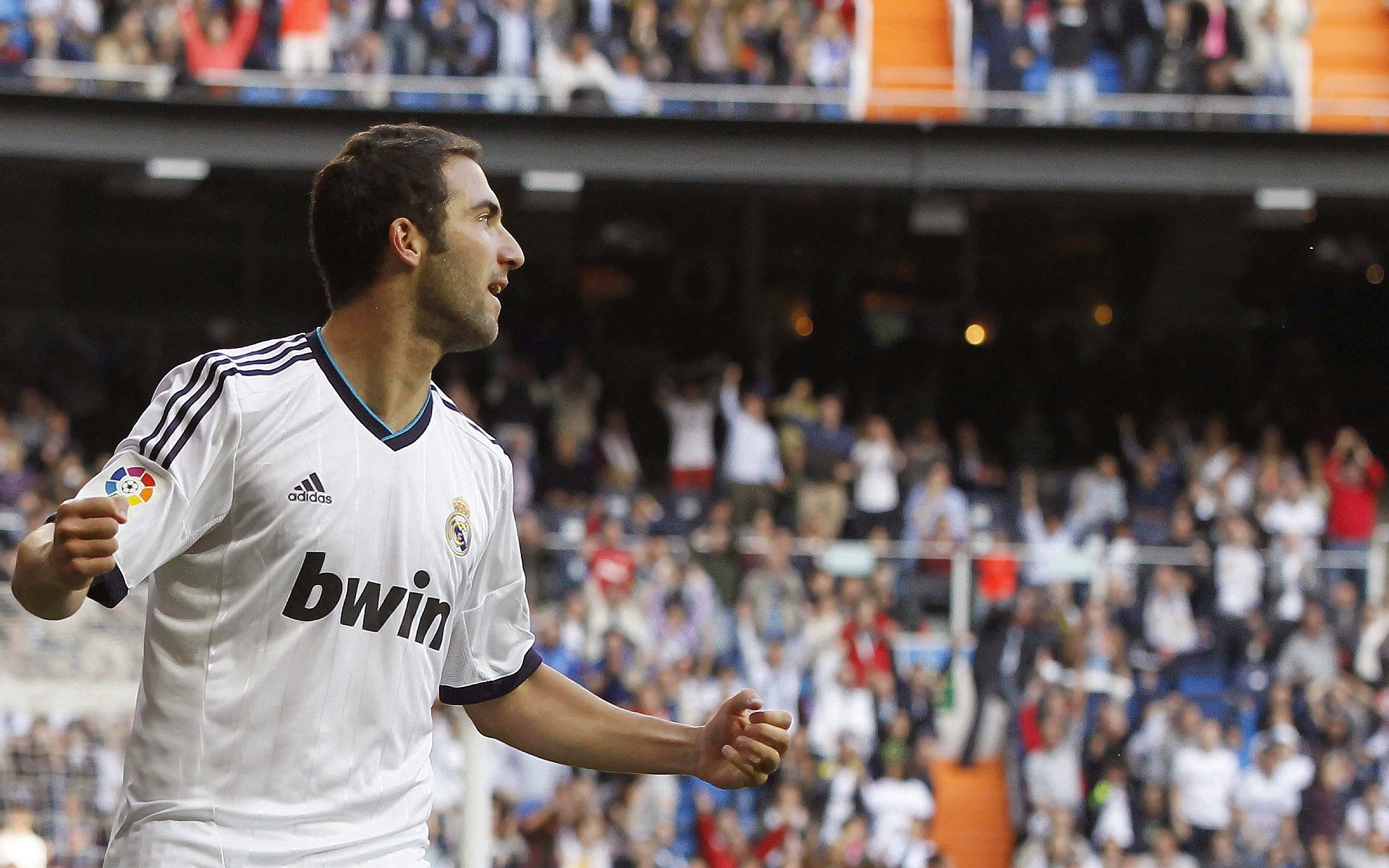 拉亚爆发点燃那不勒斯,单节狂潮拉开尼斯神话