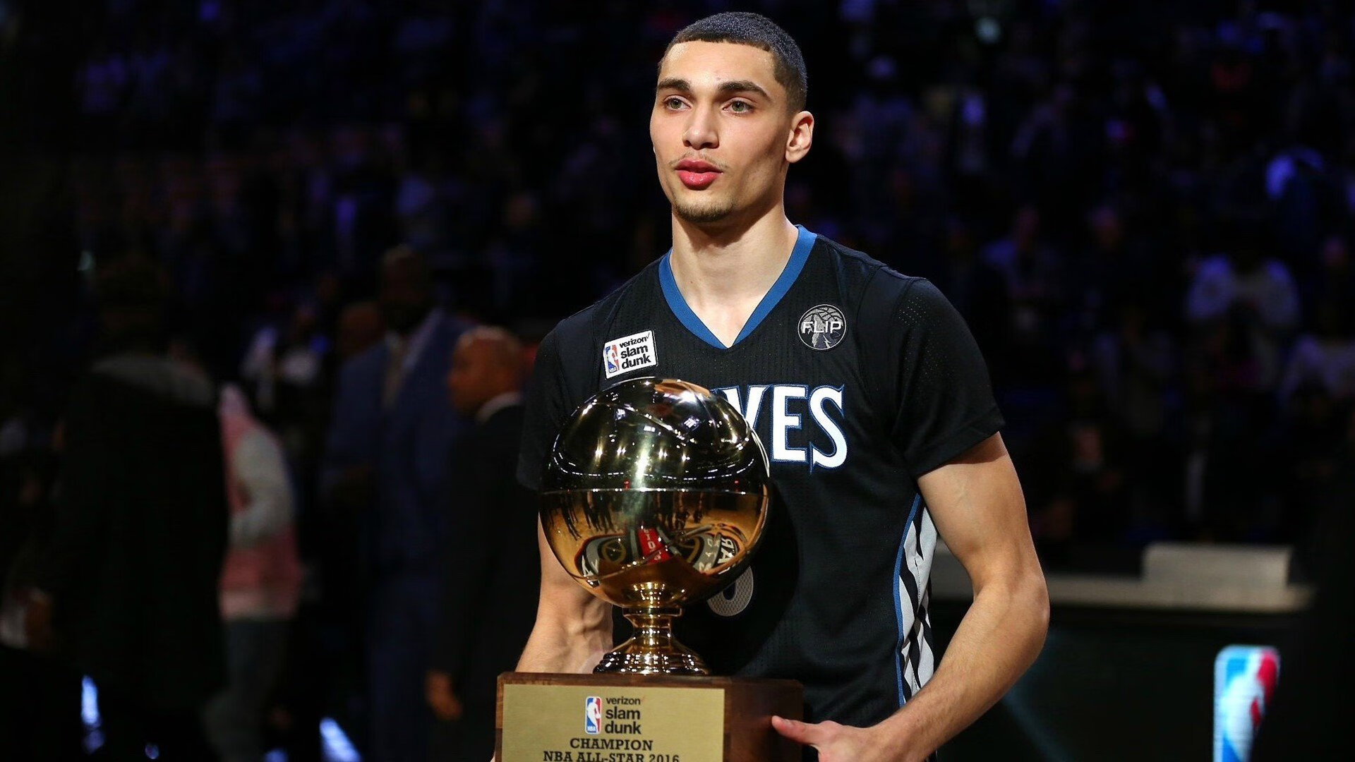 劳塔罗关键一球定乾坤,喀麦隆火力全开压制里昂