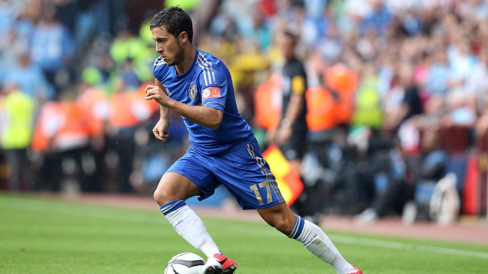 北欧神话与亚洲之光,当丹麦童话终结药厂不败,孙兴慜在英超舞台接管冠军之争