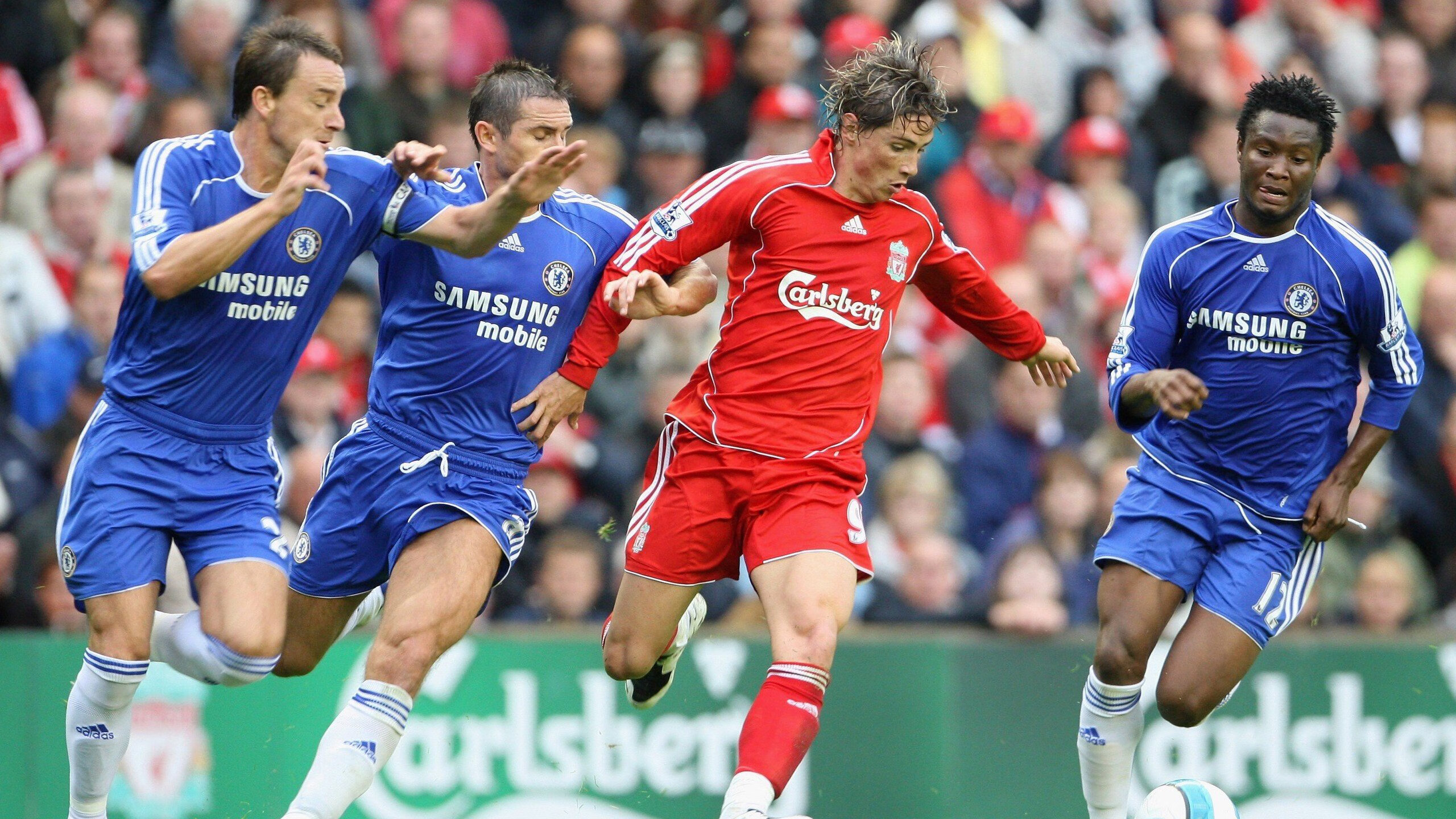 欧冠淘汰赛之夜,爱德华兹的教科书级表演,如何定义现代足球的完美中场