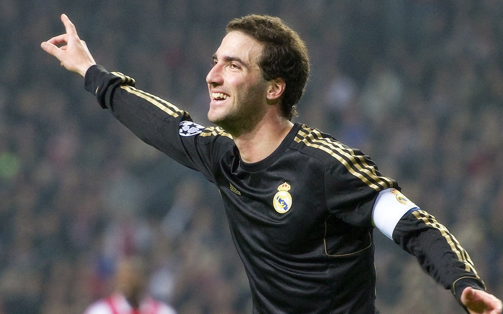 阿克一锤定音，曼城险胜爱尔兰挺进下一轮