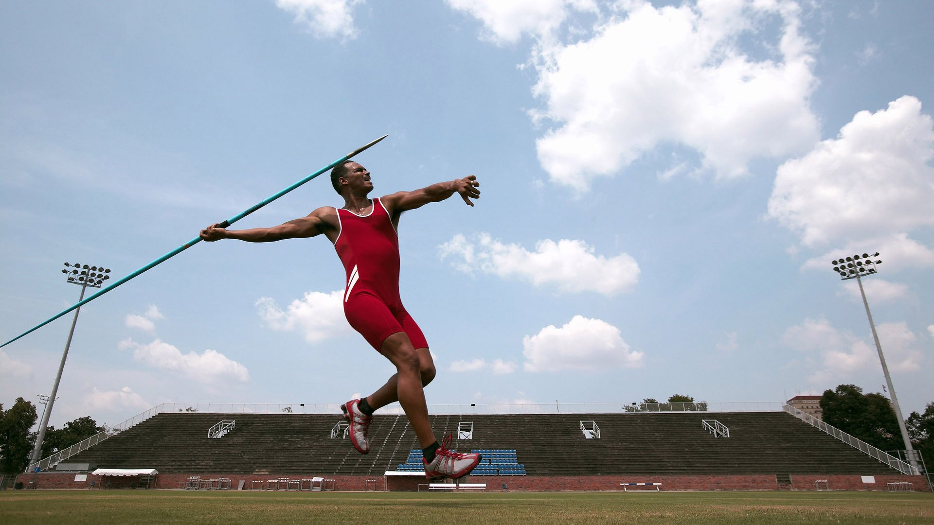 F1新赛季揭幕战焦点战，马刺打穿灰熊，速度与战术的双重盛宴